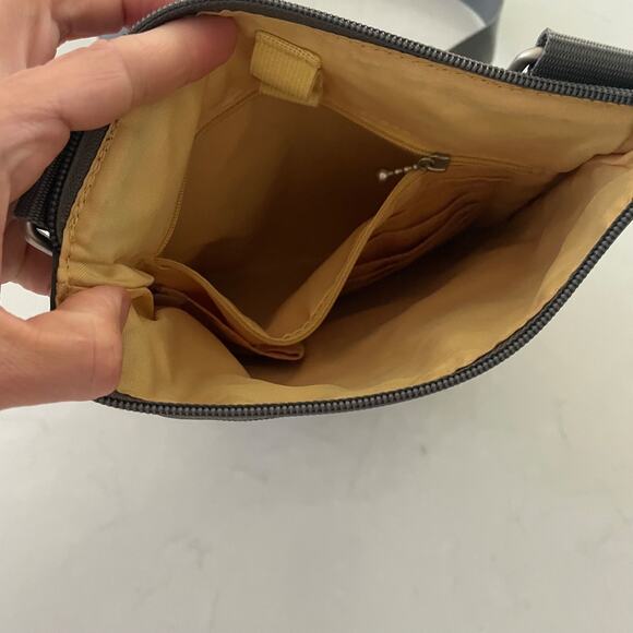 Baggallini Cruiser Slim Olive Khaki Green Crossbody Nylon Pockets, 6 Card Slots - Picture 6 of 6